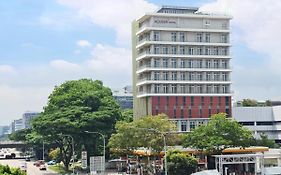 Aqueen Hotel Paya Lebar