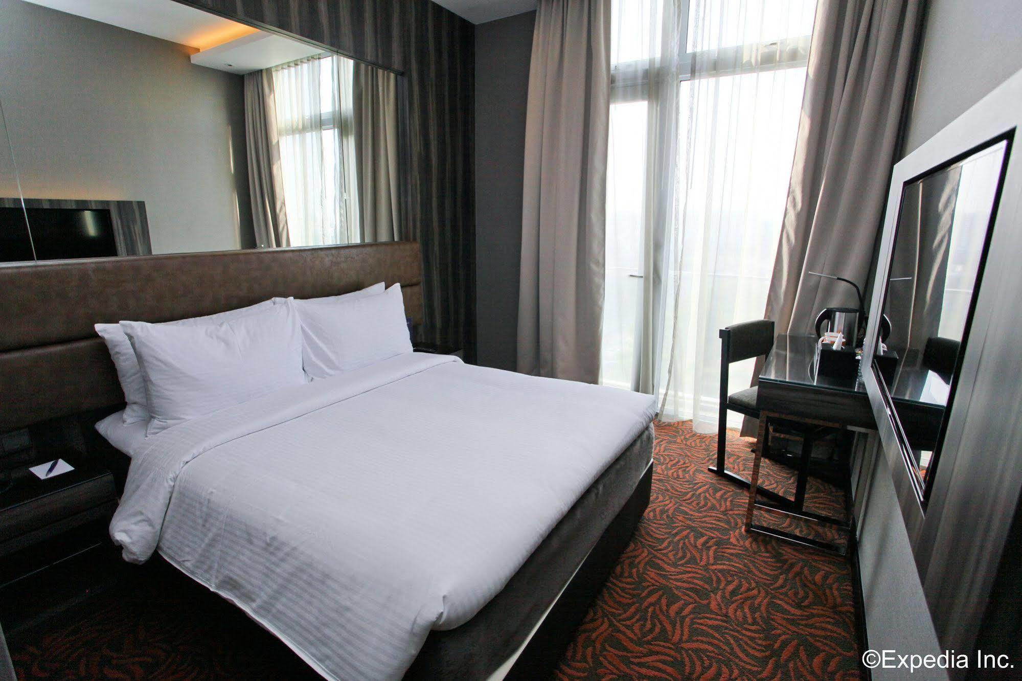 Aqueen Hotel Paya Lebar Singapore Ngoại thất bức ảnh